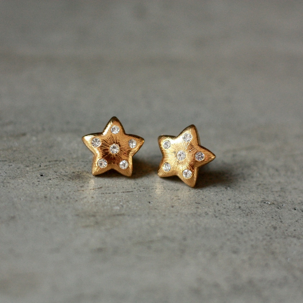 golden star stud earrings